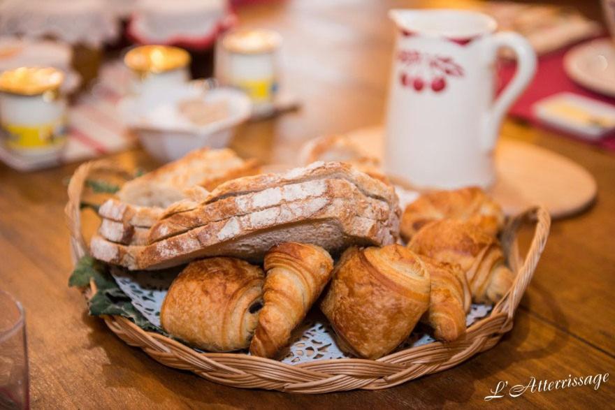 L'Atterrissage Bed & Breakfast Santes Ngoại thất bức ảnh